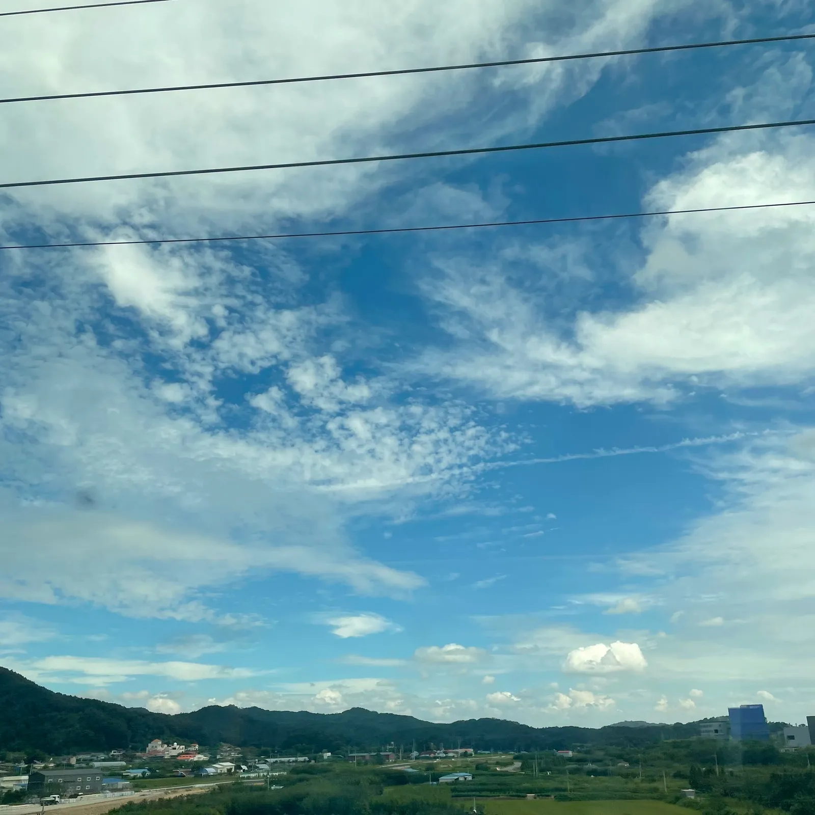 우물 안 개구리, 바다의 넓음을 모른다. 하지만 하늘의 푸르름을 안다.